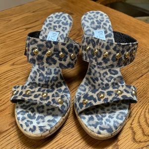 Dezario AUSTIN leopard print gold studded 3 1/2 inch heel size 9